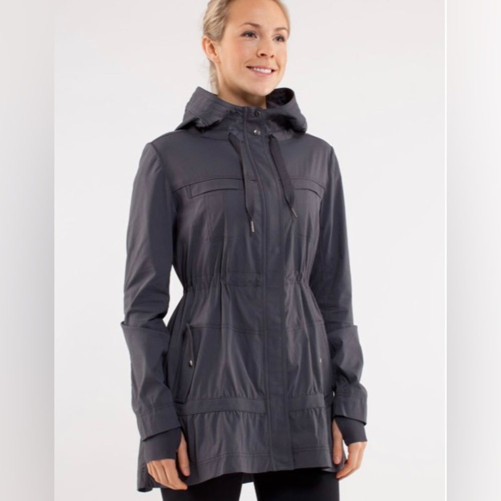 Lululemon Apres Practice Anorak jacket. Size 4